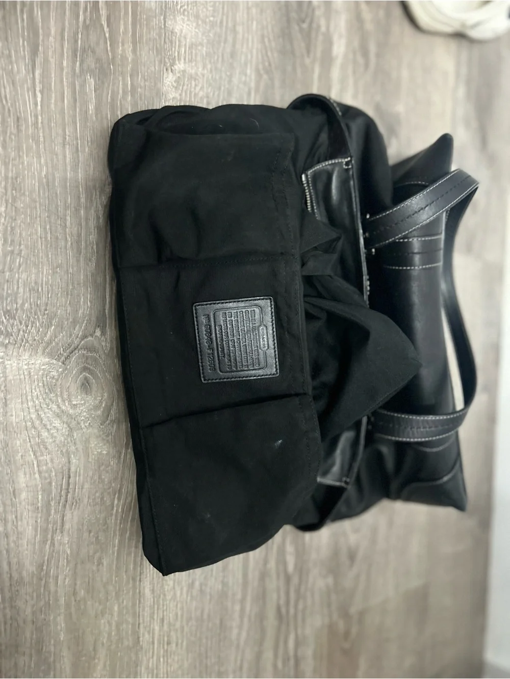 Classic Black Leather Tote Bag with Contrast Stitching